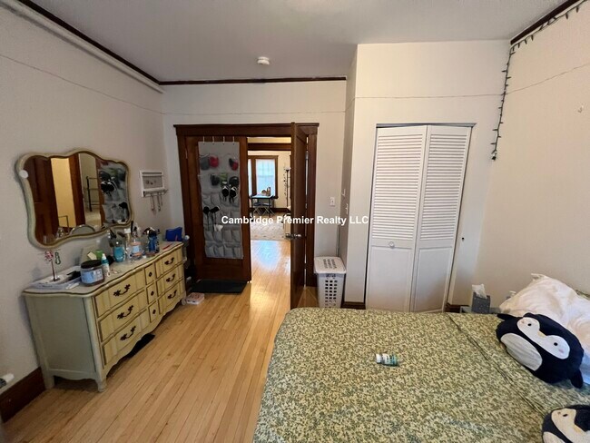 Building Photo - 6 Linnaean St