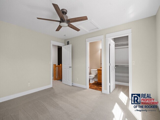 Building Photo - Beautiful 2 Bed 2.5 Bath Townhouse in West...