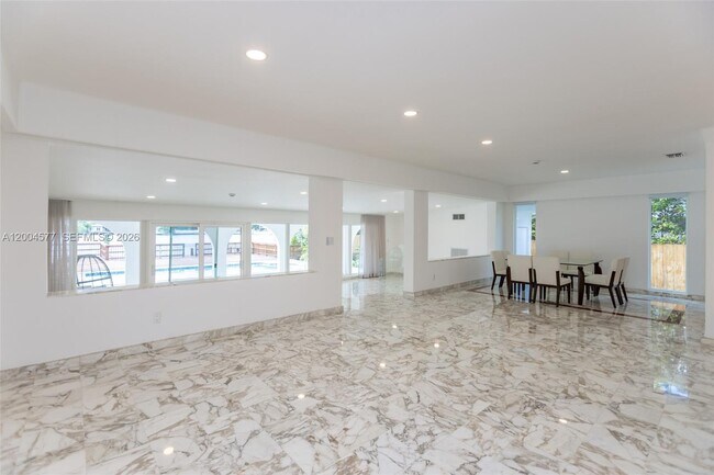Building Photo - 1690 Daytonia Rd