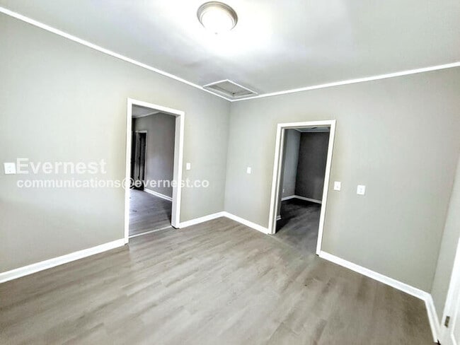 Building Photo - 3335 31st Pl N