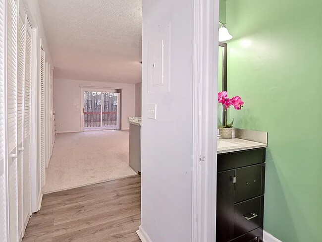 Building Photo - 123 Curtis Rd