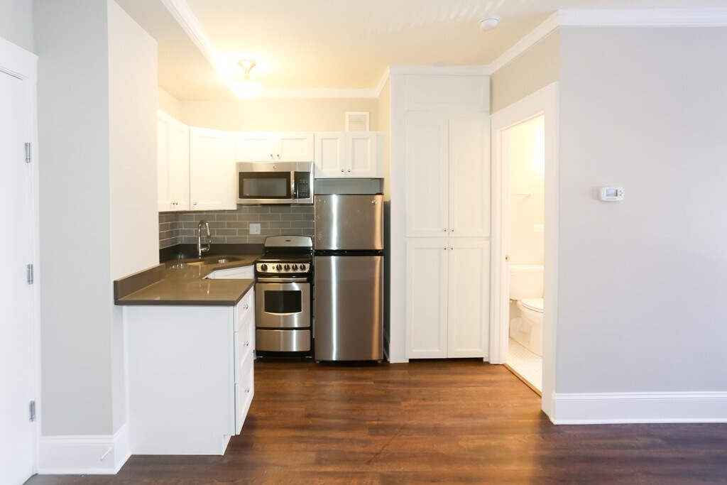 Building Photo - 817 W Lakeside Pl