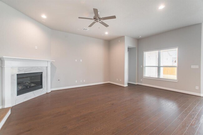 Building Photo - 2344 Goldenglade Dr