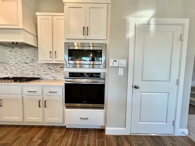 Building Photo - 547 Kingston Ln