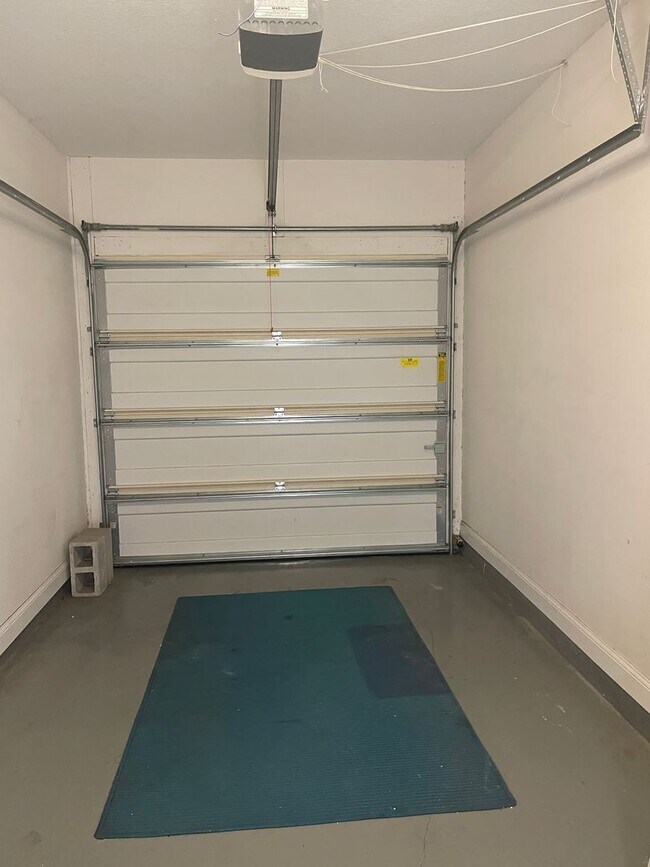 Building Photo - 2208 Summerwoods