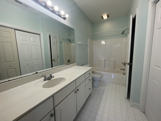 Building Photo - 701 Copperline Dr