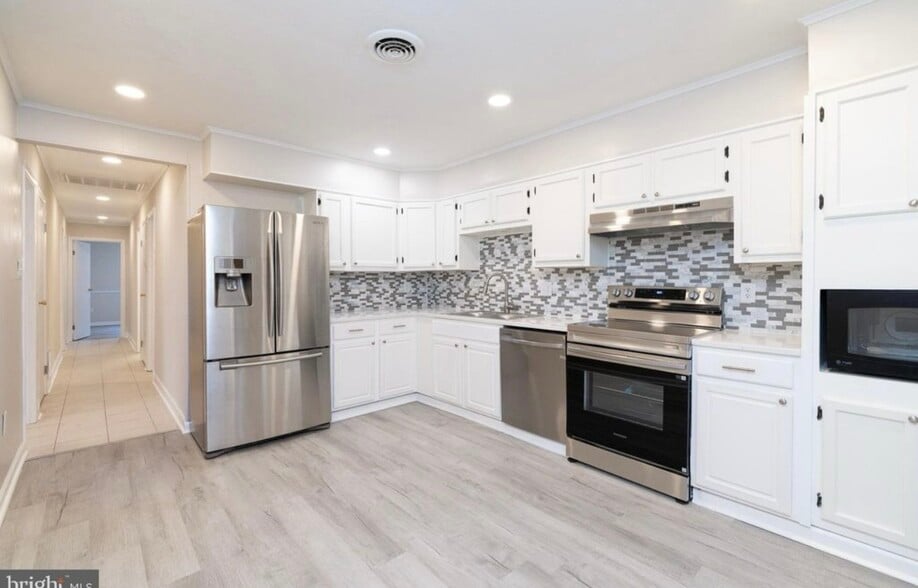 Building Photo - 6731 Middle Rd