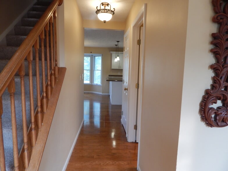 Building Photo - 20 Lexington Ct