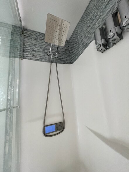 smart shower - 31 Wheeler St