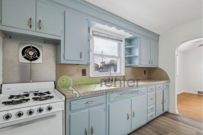 Building Photo - Spacious 1-Bedroom Apartment with Large Living & Dining Areas – Prime Hackensack Location