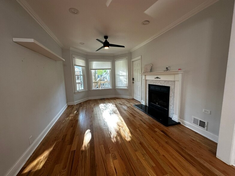 Living Room - 2451 N Monticello Ave