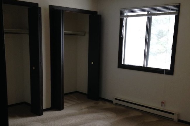 Double closets in bedroom - 904 E Airport Rd