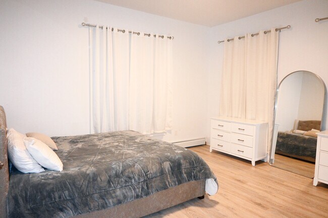 Building Photo - 198 Broad St