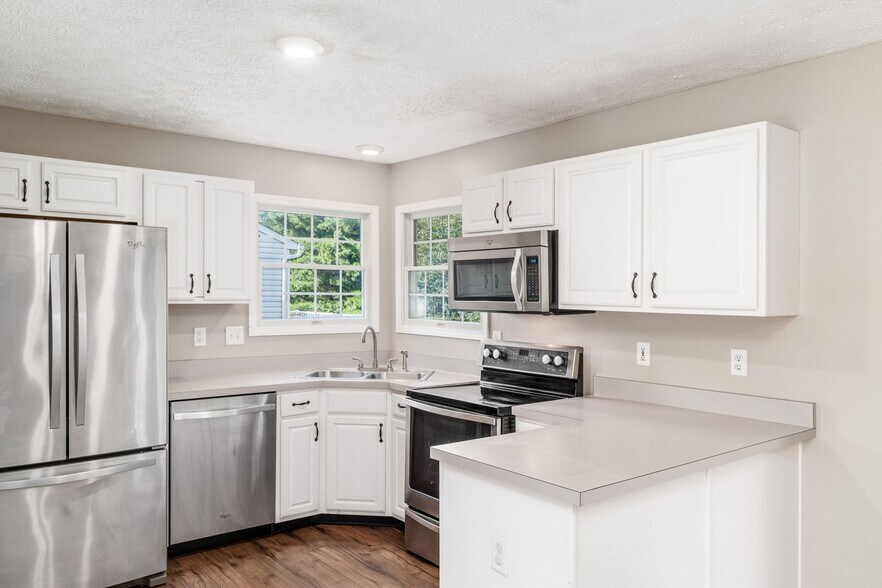 Building Photo - 8446 Olenbrook Dr