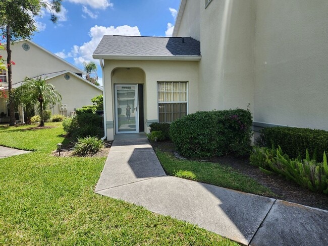 Building Photo - 6330 Green Oaks Cir