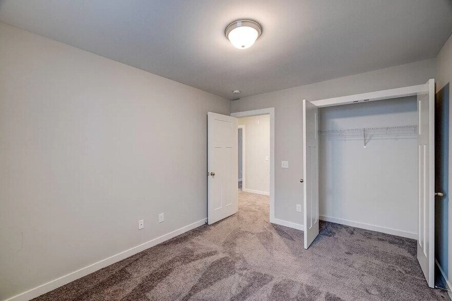 Building Photo - 2129 Bayport Ave