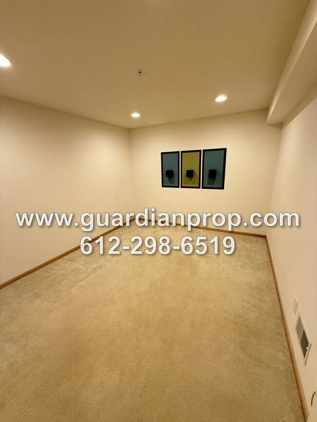 Building Photo - Townhouse in The Lakes of Blaine Available Now, Large Open Floor Plan, Lower Office, Large Balcony