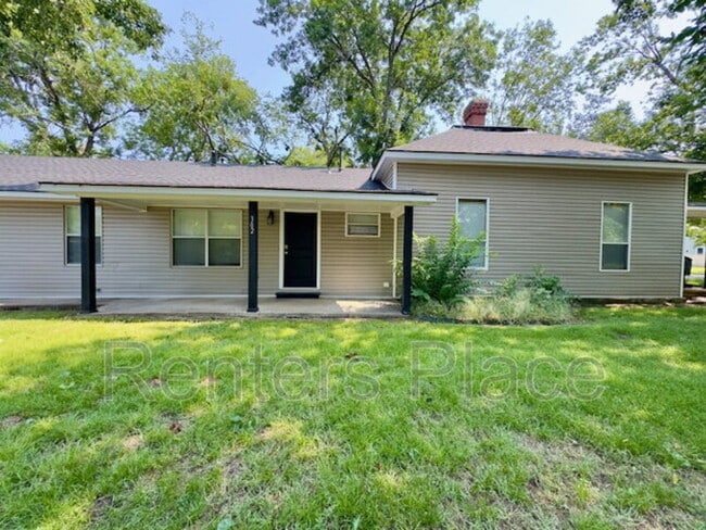 Primary Photo - 302 W 8th St