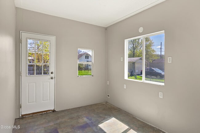 Building Photo - 75 Edgecomb St