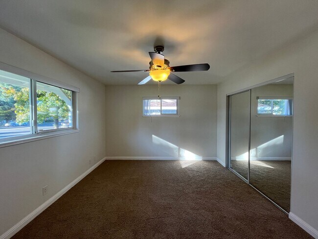 Building Photo - MOVE IN READY 3+2 home in Northridge w/RV access, appliances included + central HVAC!
