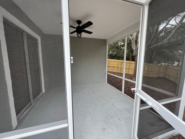 Building Photo - Amazing 3/2 located in desirable Palm Harb...
