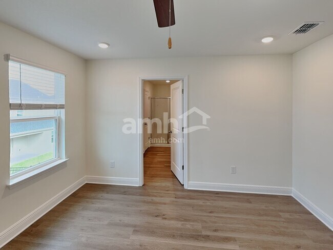 Building Photo - 5962 Pinewood Ests Dr