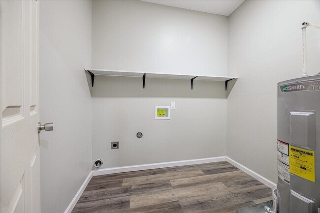 Building Photo - 3587 Cowden Ave