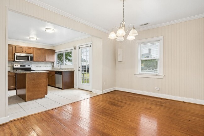 Building Photo - Water Views, Hampton, 3 bed 2.5 bath Ready Now!