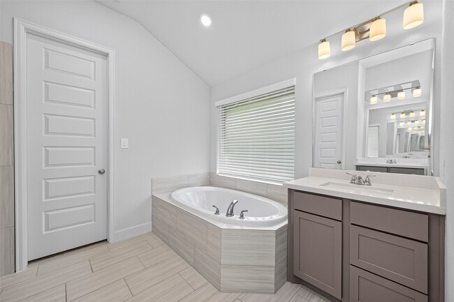 Building Photo - 232 W Netleaf Ct