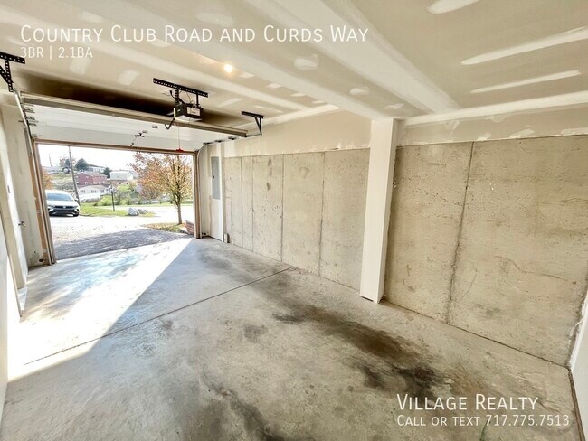 Building Photo - 705 Country Club Rd