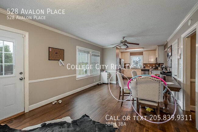 Building Photo - 528 Avalon Pl