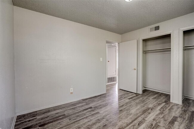 Building Photo - 714 Old Martindale Rd