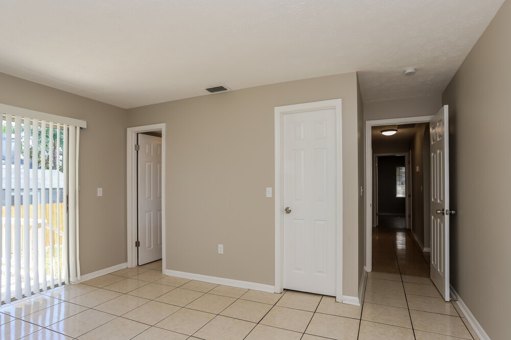 Building Photo - 9811 N Connechusett Rd