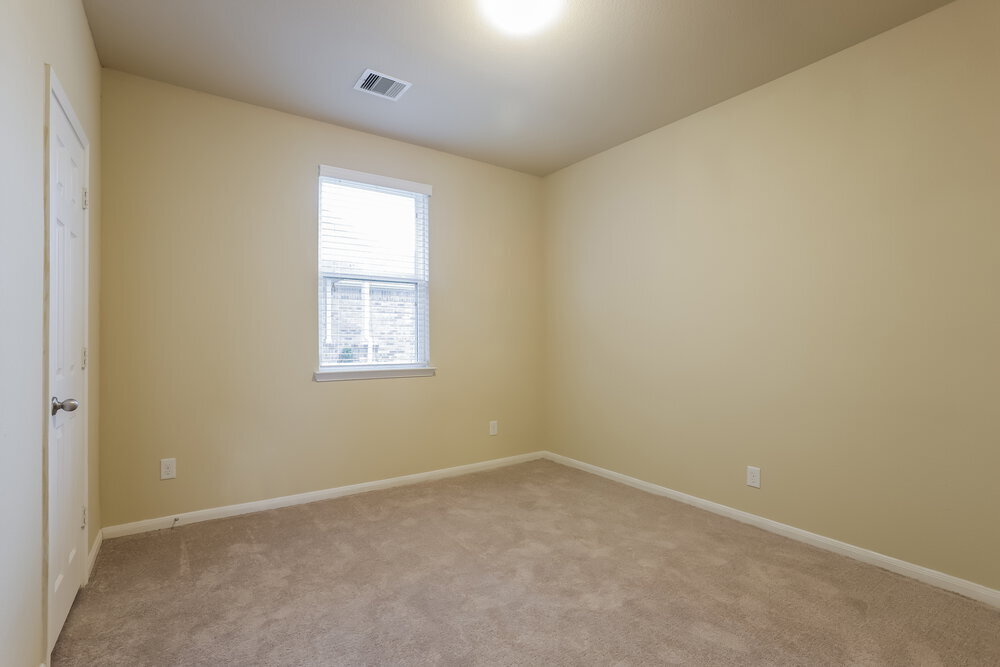 Building Photo - 23703 Maple View Dr