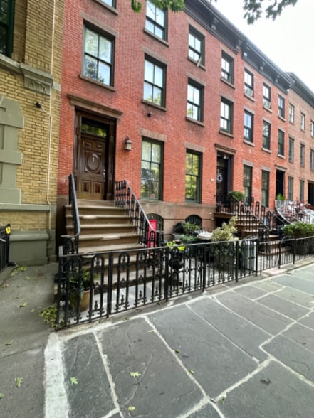 Building Photo - 248 Adelphi St