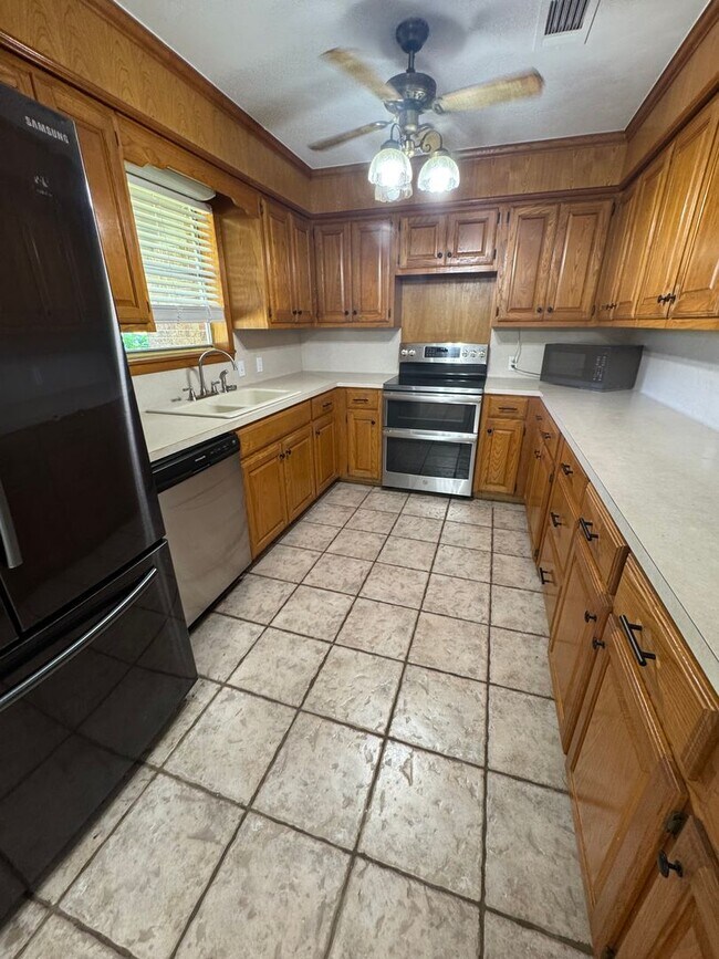 Building Photo - 8174 FM 1402