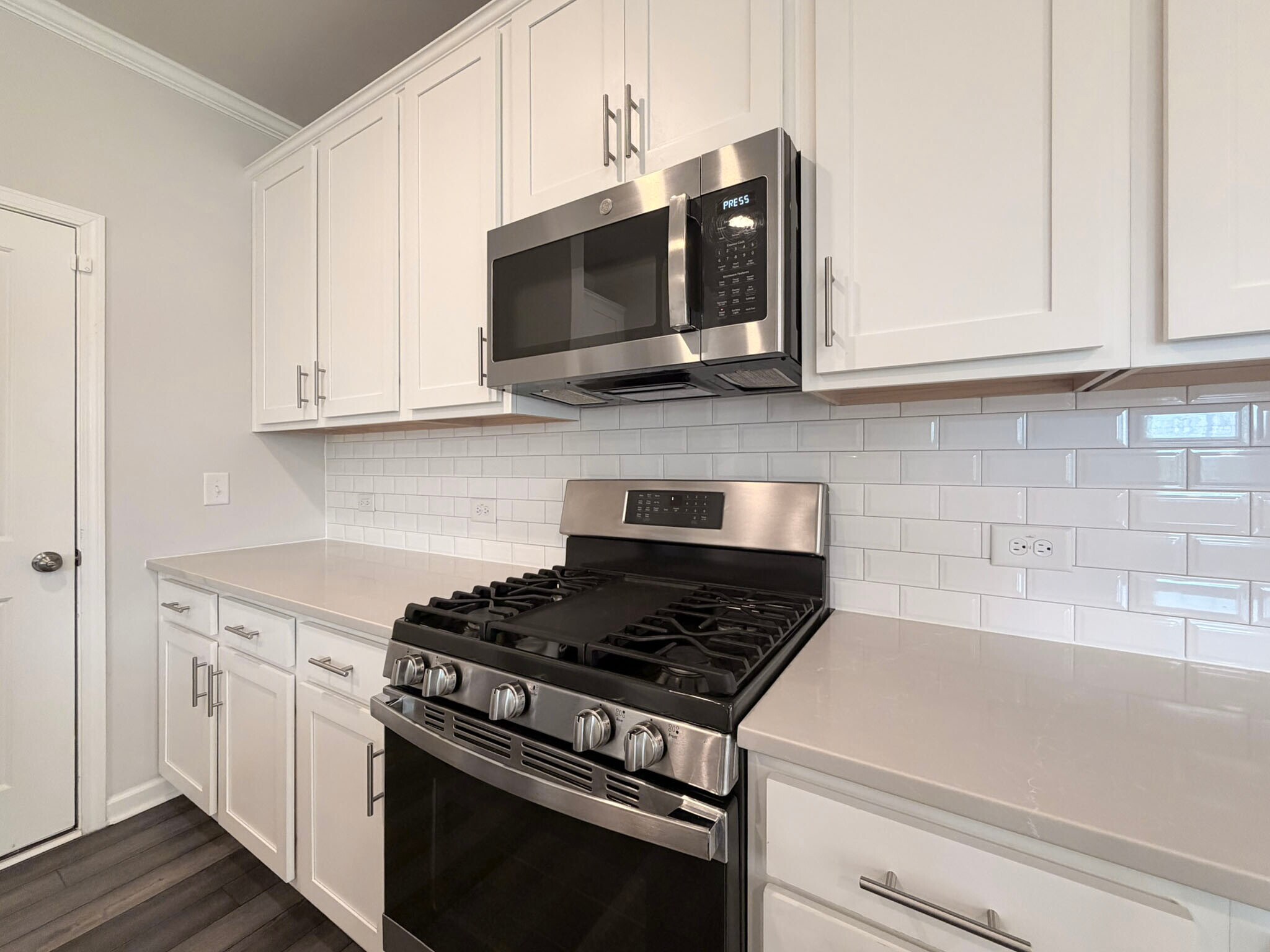 Building Photo - 400 Hazy Hills Ln