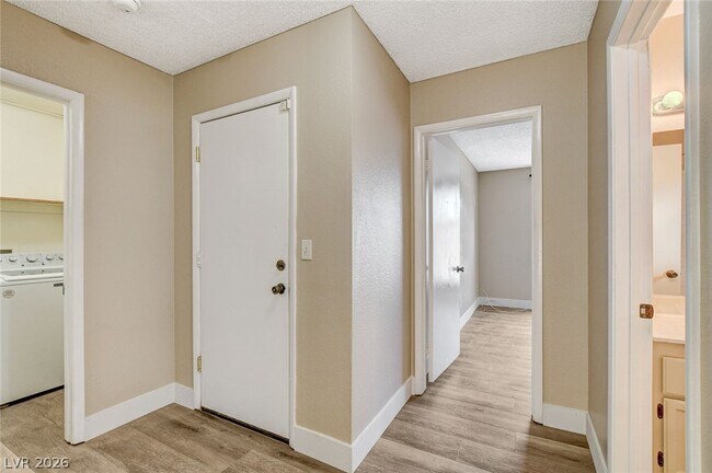 Building Photo - 6632 Wheelbarrow Peak Dr