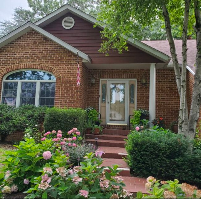 Building Photo - 233 Jackson Ave