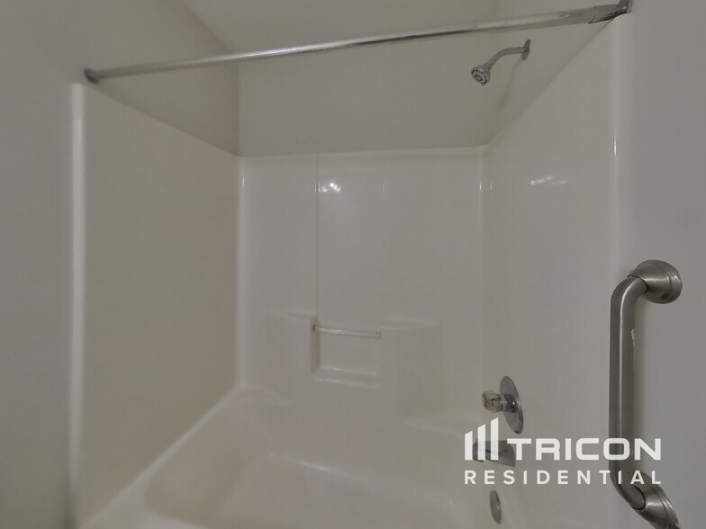 Building Photo - 4500 Luau Ct
