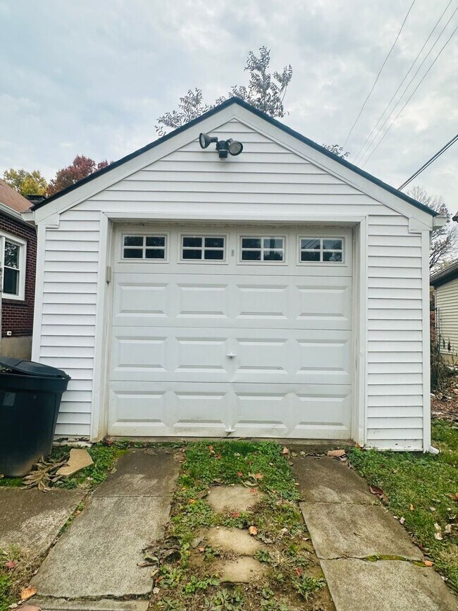 Building Photo - Updated Home in Highly Desired Deer Park Neighborhood