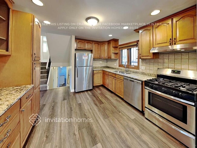 Building Photo - 9922 S 86th Ave