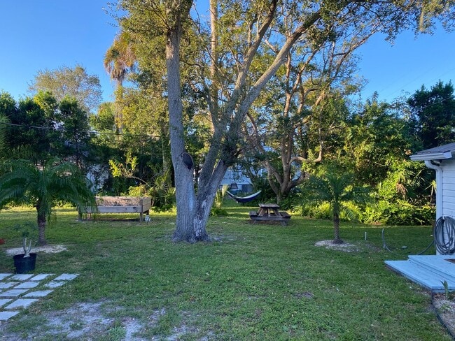Building Photo - 1 bedroom Historic Cottage half Block from Canal