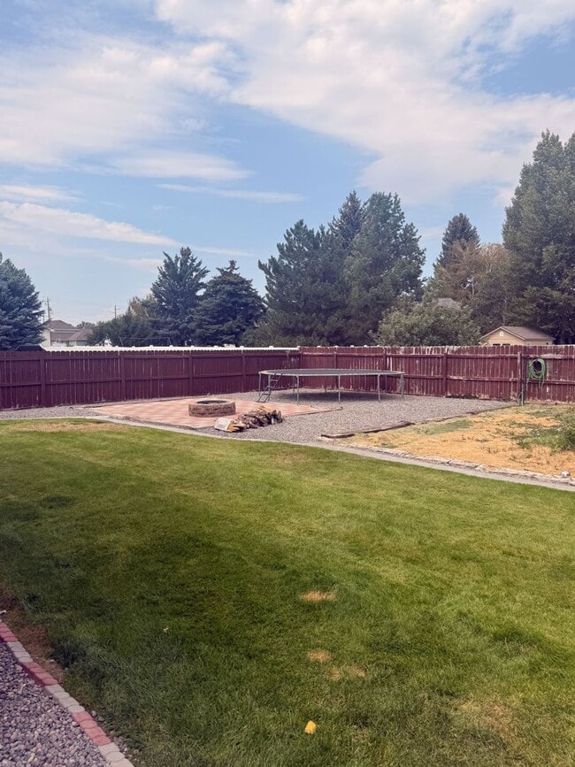 Building Photo - 304 Palomino Dr
