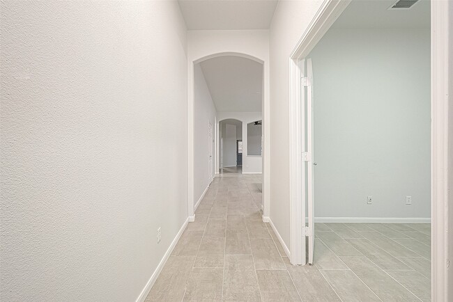 Building Photo - 6406 Applewood Forest Dr