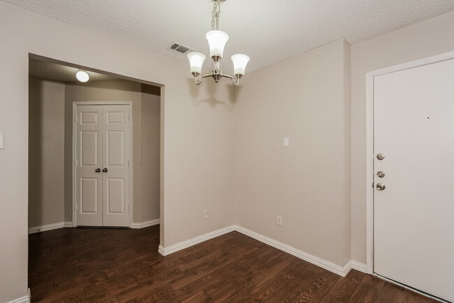 Building Photo - 317 Helmsford Trail