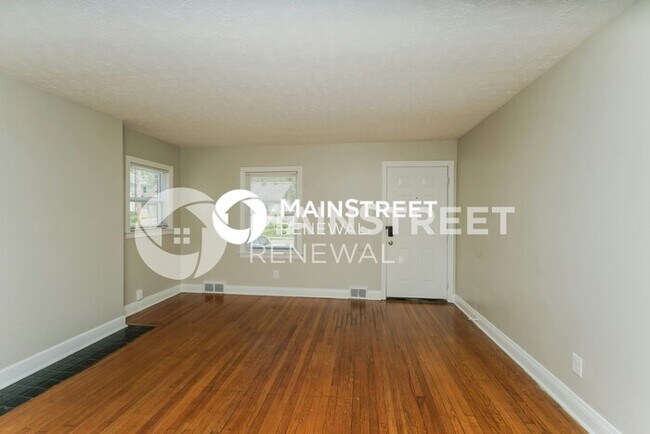 Building Photo - 3 Bedroom Pet-Friendly Home in Louisville, KY with Main Street Renewal