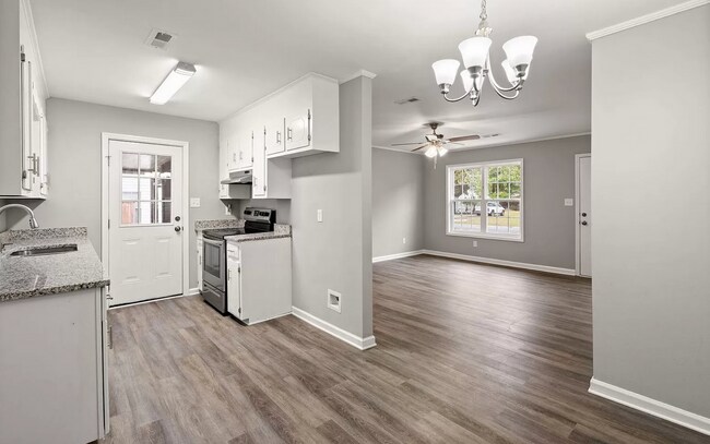 Building Photo - 426 Longleaf Dr
