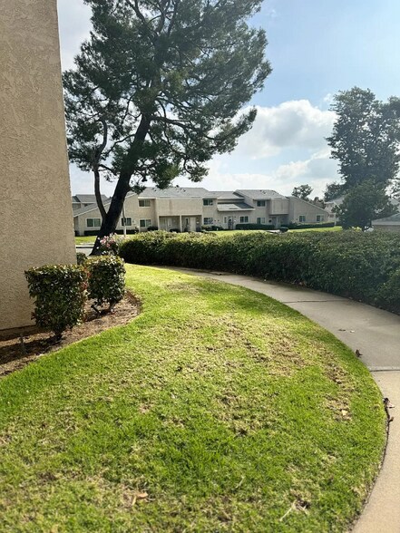 Building Photo - 1419 N Elderberry Ave