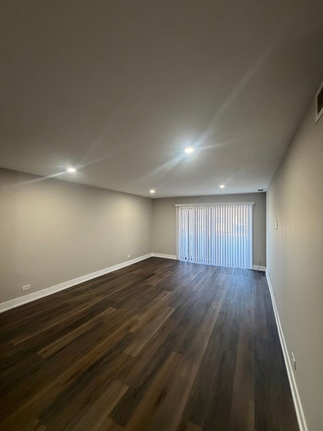 Building Photo - 1000 Bayside Dr.  2378